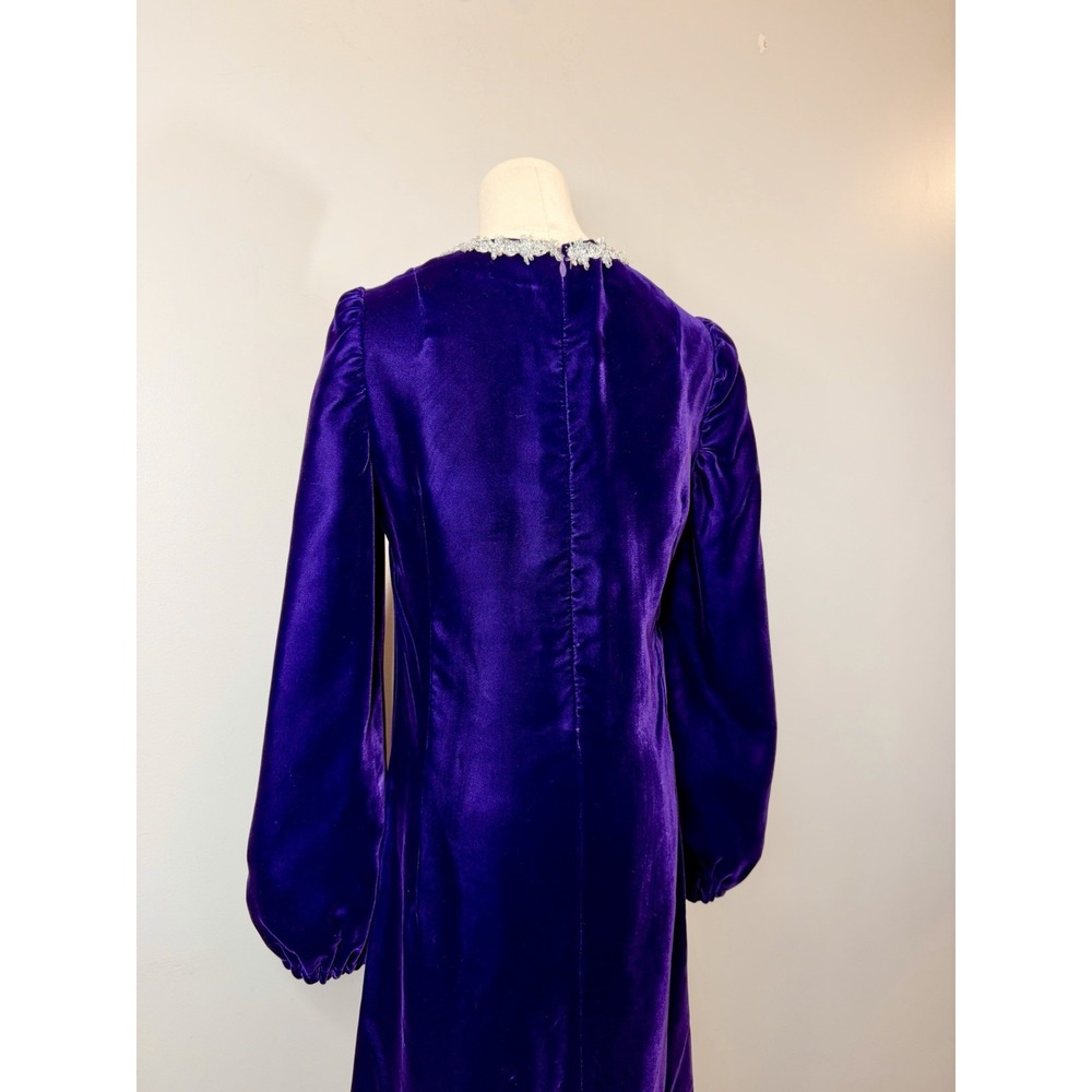 Vintage 1960s Purple Velvet Renaissance Revival Mini Dress Mod Gogo Medieval - Picture 9 of 15